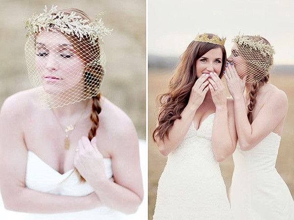 Nếu không thích đeo vương miện, bạn có thể lựa chọn trang trí cho mái tóc bằng vòng hoa khô tết xinh xắn.